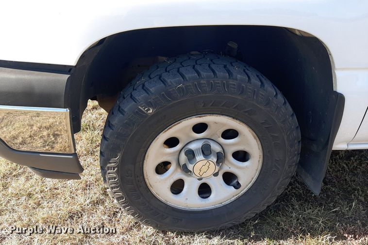 image for item OF9481 2005 Chevrolet Silverado 1500  Ext. Cab pickup truck