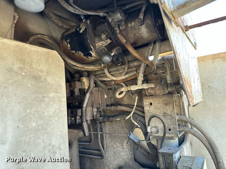 image for item OG9168 1995 Cedarapids CR361  paver