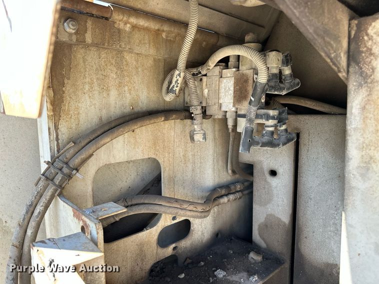 image for item OG9168 1995 Cedarapids CR361  paver