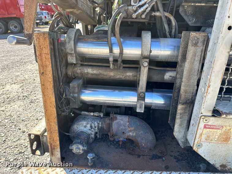 image for item OG9168 1995 Cedarapids CR361  paver