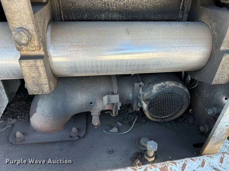 image for item OG9168 1995 Cedarapids CR361  paver