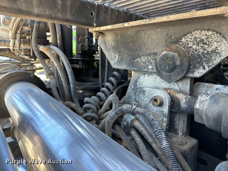 image for item OG9168 1995 Cedarapids CR361  paver