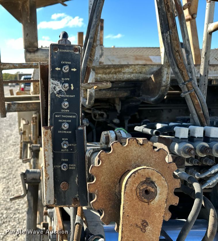 image for item OG9168 1995 Cedarapids CR361  paver