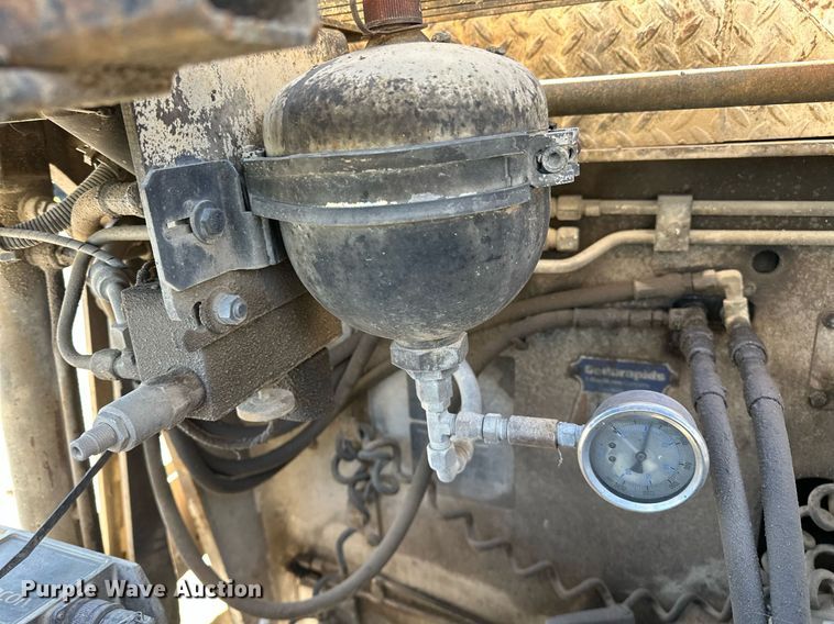 image for item OG9168 1995 Cedarapids CR361  paver