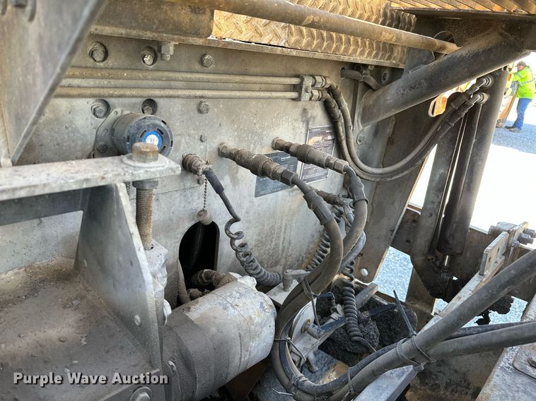 image for item OG9168 1995 Cedarapids CR361  paver