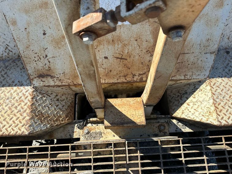 image for item OG9168 1995 Cedarapids CR361  paver