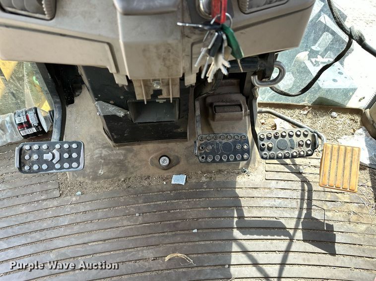 image for item OG9173 2009 John Deere 6330  MFWD tractor