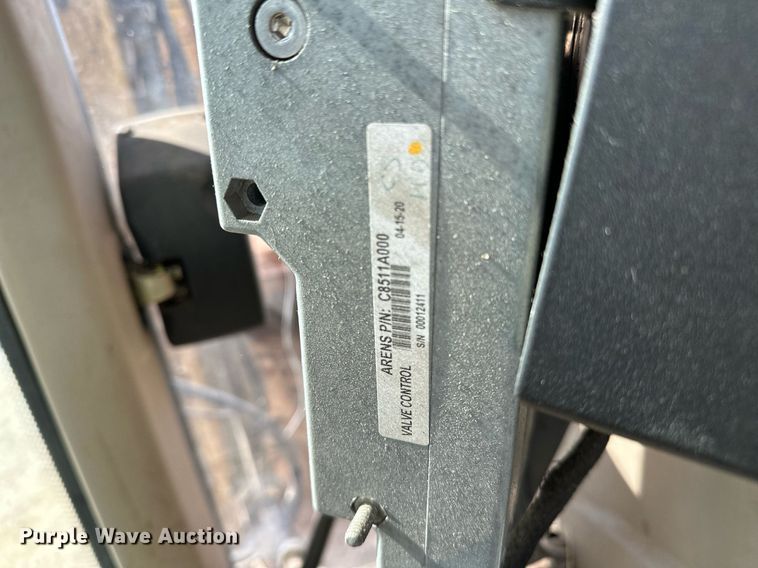 image for item OG9173 2009 John Deere 6330  MFWD tractor