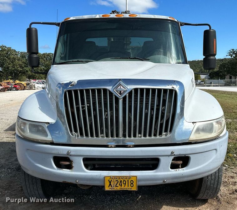 image for item OG9183 2003 International 4300  crane truck