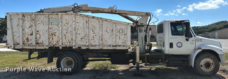 image for item OG9183 2003 International 4300  crane truck