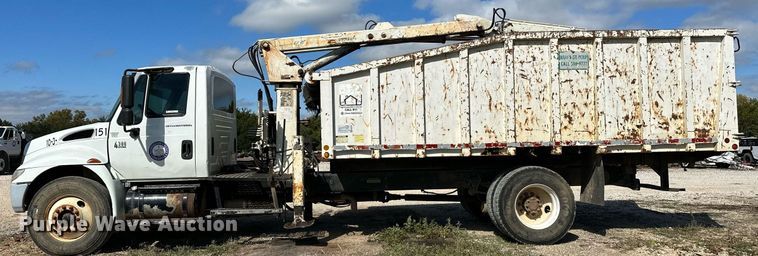 image for item OG9183 2003 International 4300  crane truck