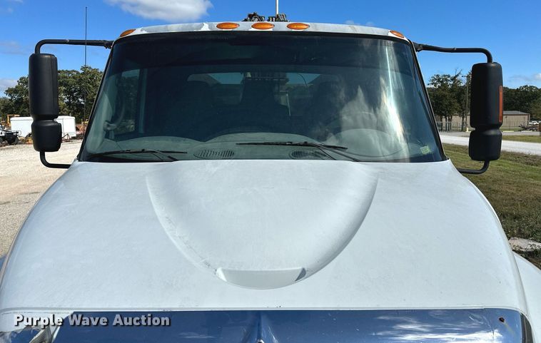 image for item OG9183 2003 International 4300  crane truck