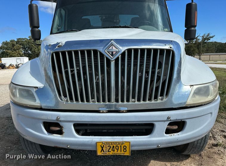 image for item OG9183 2003 International 4300  crane truck