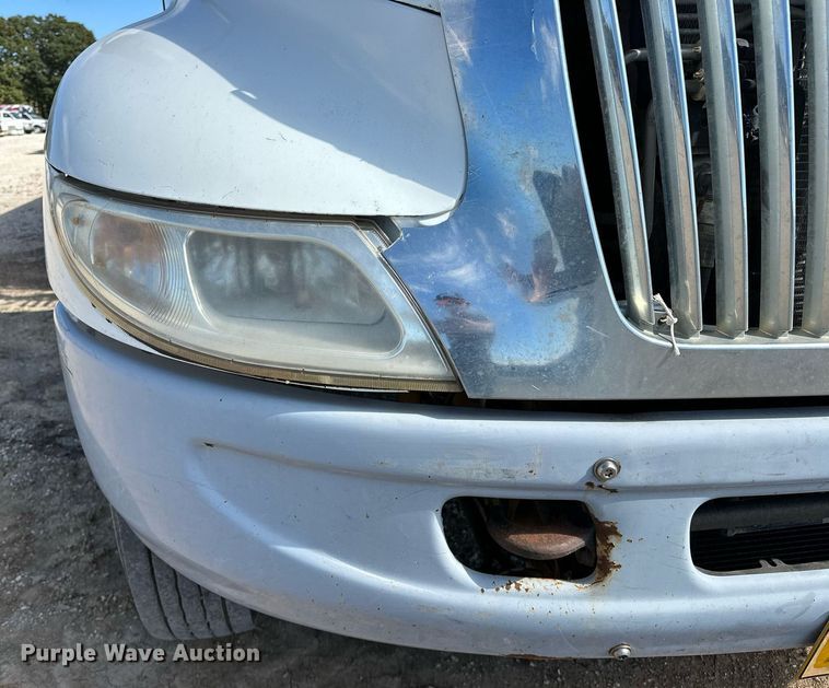 image for item OG9183 2003 International 4300  crane truck