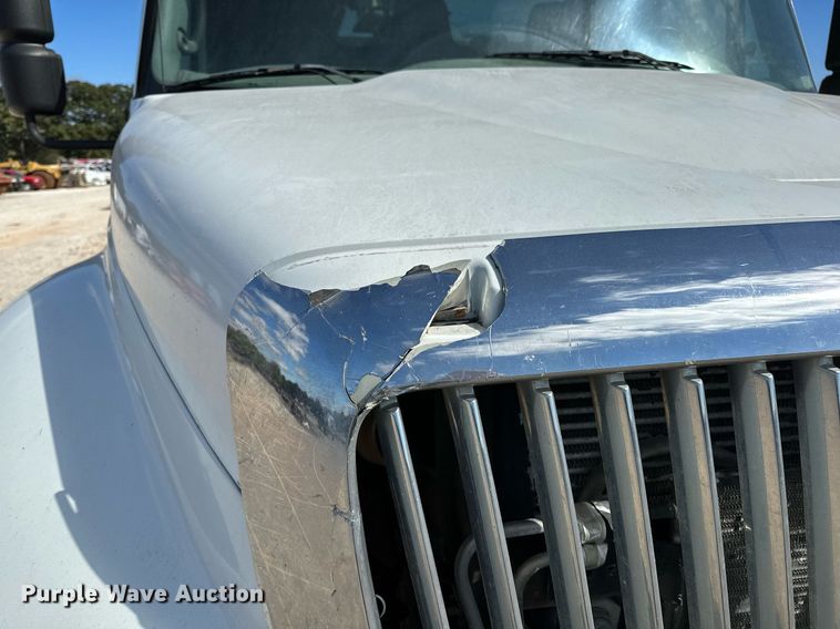 image for item OG9183 2003 International 4300  crane truck