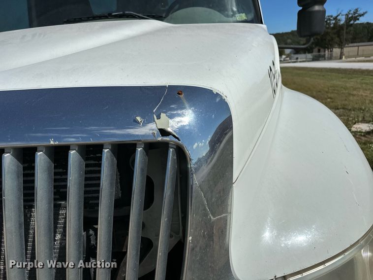 image for item OG9183 2003 International 4300  crane truck