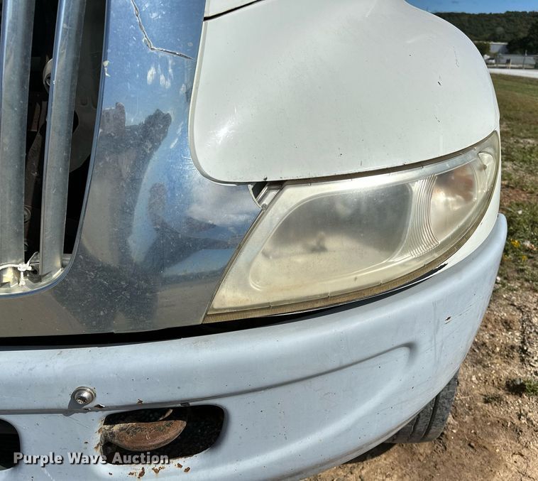 image for item OG9183 2003 International 4300  crane truck