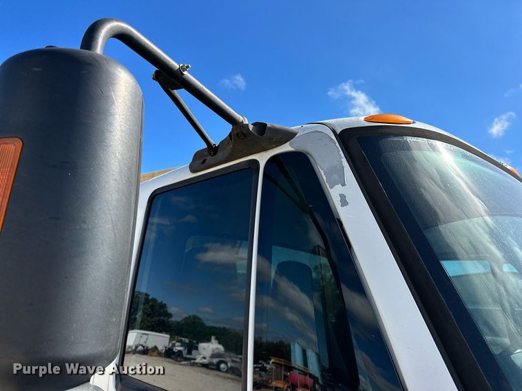 image for item OG9183 2003 International 4300  crane truck