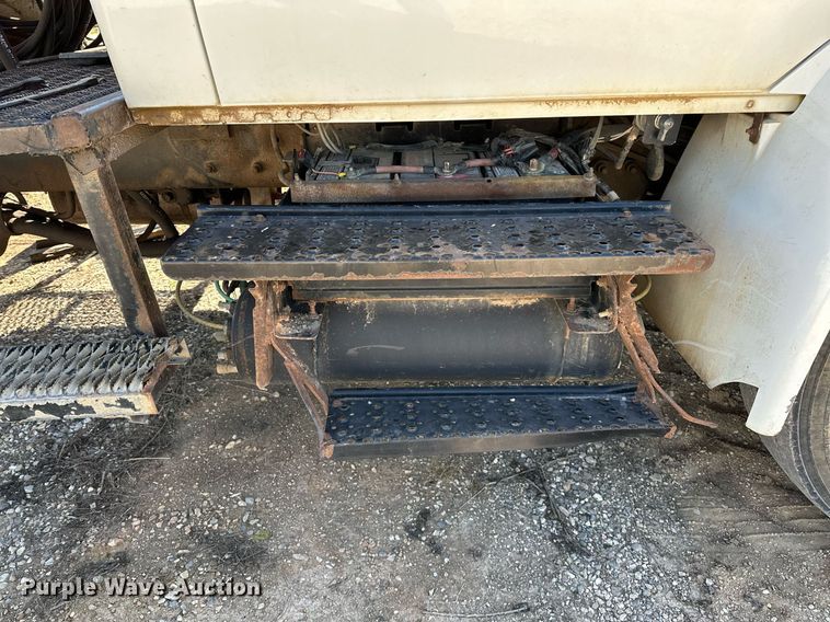 image for item OG9183 2003 International 4300  crane truck