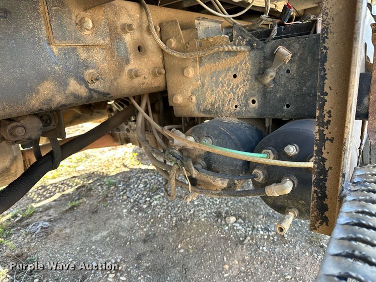 image for item OG9183 2003 International 4300  crane truck