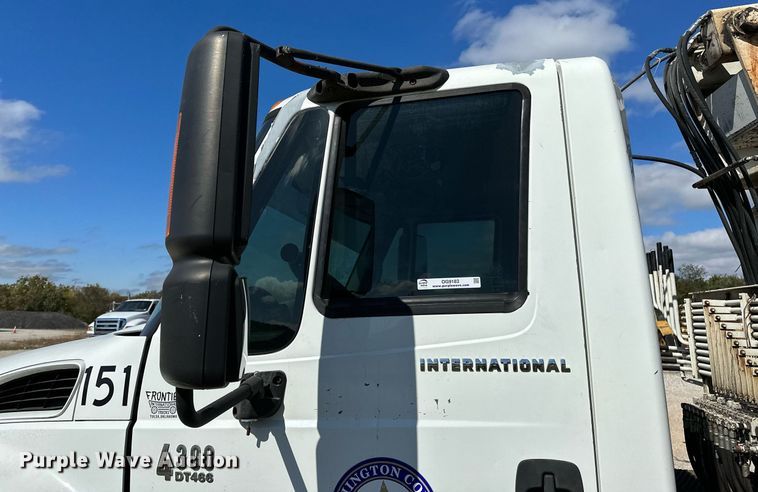 image for item OG9183 2003 International 4300  crane truck