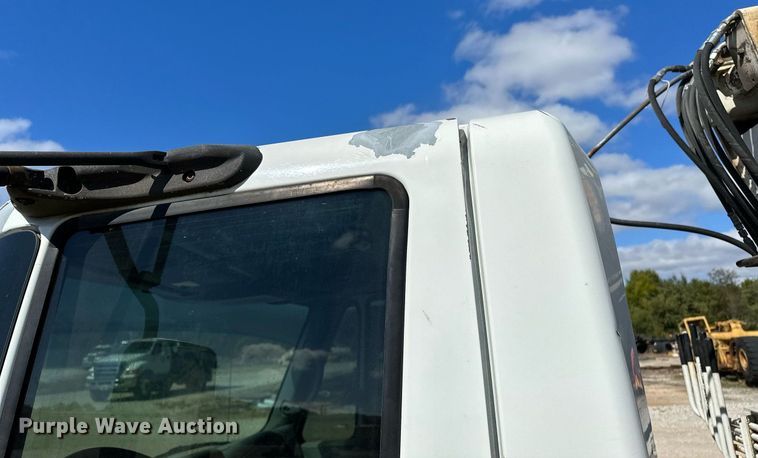 image for item OG9183 2003 International 4300  crane truck