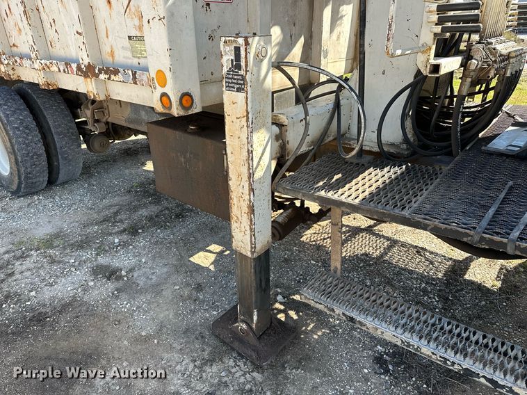 image for item OG9183 2003 International 4300  crane truck