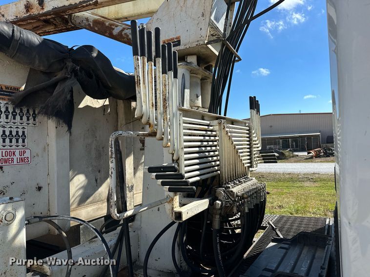 image for item OG9183 2003 International 4300  crane truck