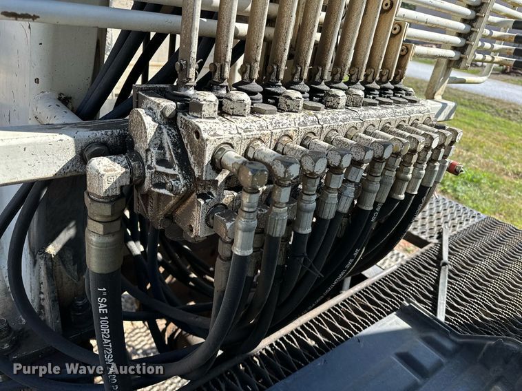 image for item OG9183 2003 International 4300  crane truck