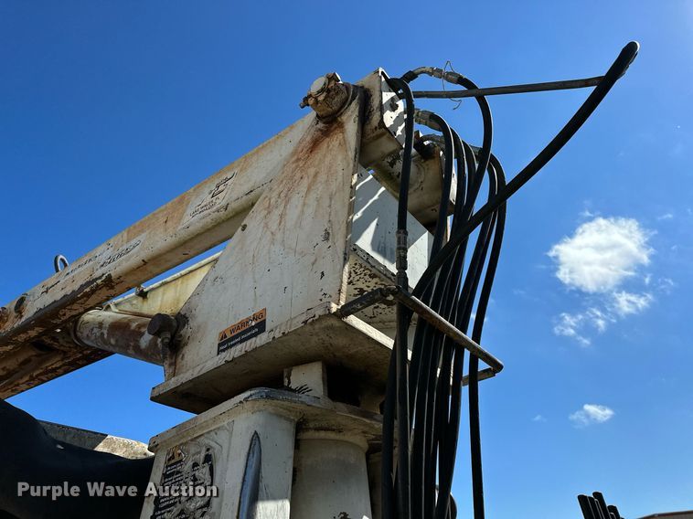 image for item OG9183 2003 International 4300  crane truck