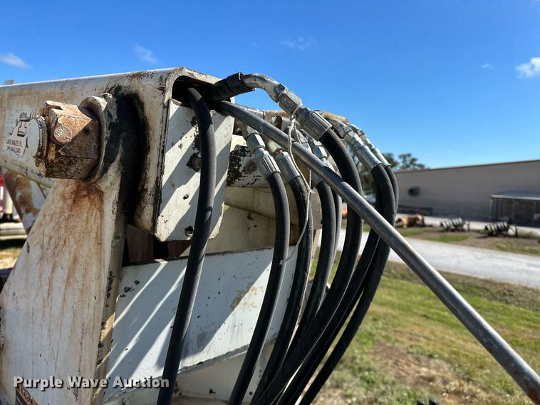 image for item OG9183 2003 International 4300  crane truck