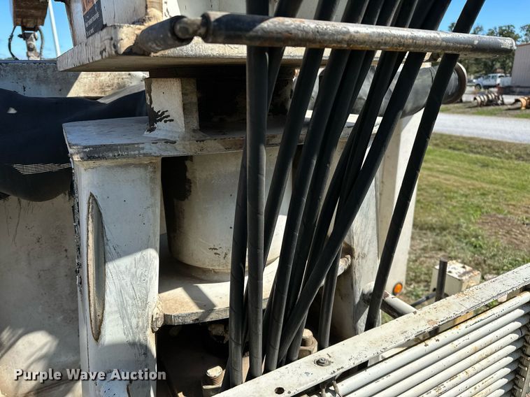 image for item OG9183 2003 International 4300  crane truck