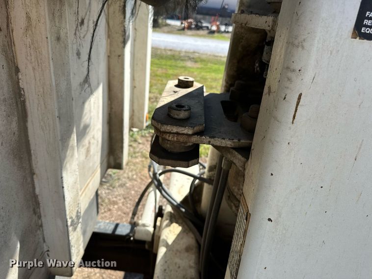 image for item OG9183 2003 International 4300  crane truck