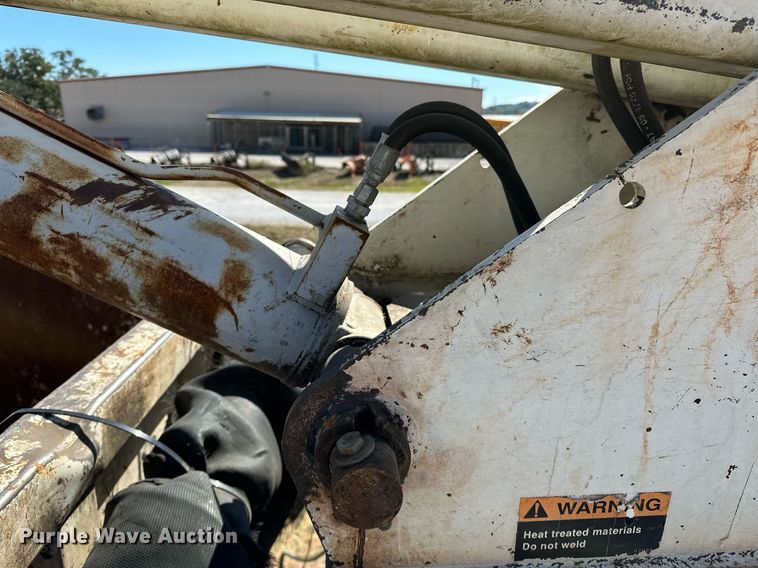 image for item OG9183 2003 International 4300  crane truck