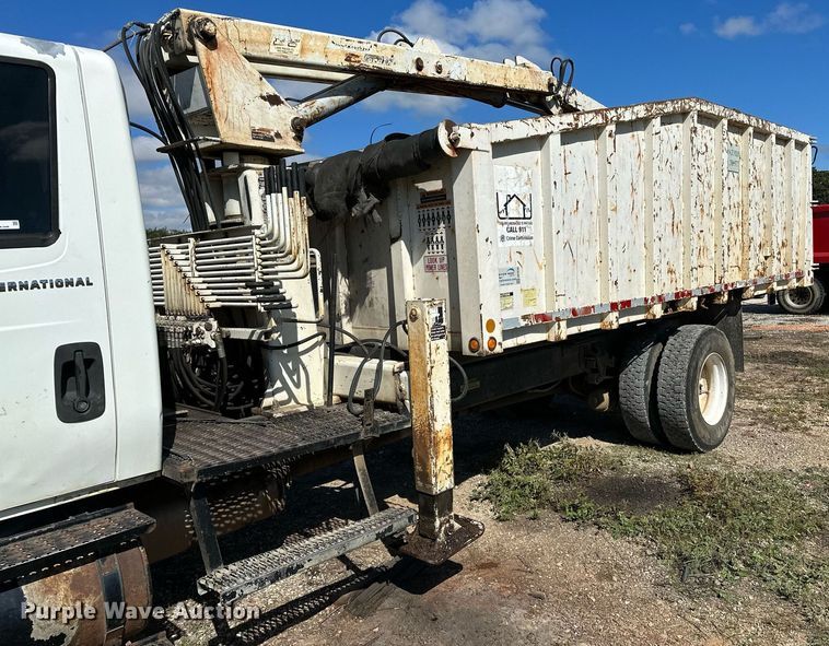 image for item OG9183 2003 International 4300  crane truck