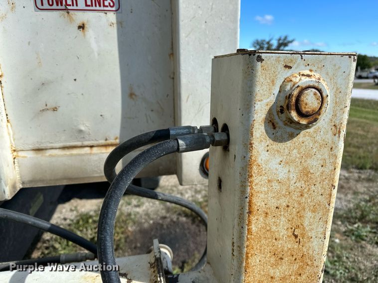 image for item OG9183 2003 International 4300  crane truck