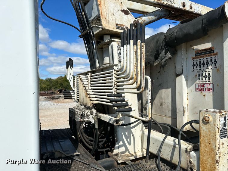 image for item OG9183 2003 International 4300  crane truck