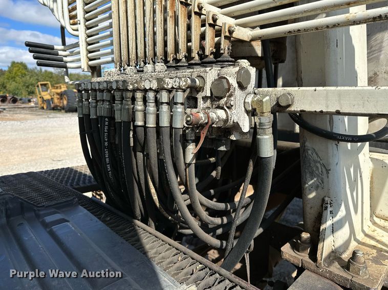 image for item OG9183 2003 International 4300  crane truck