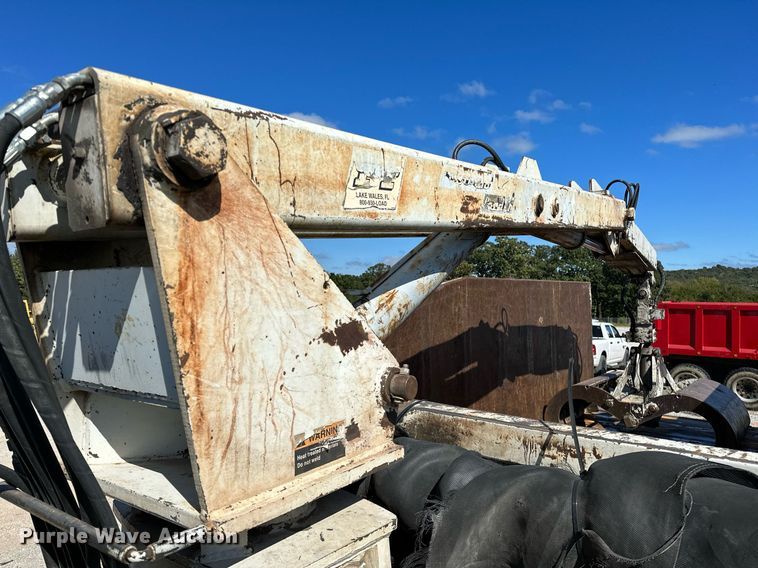 image for item OG9183 2003 International 4300  crane truck