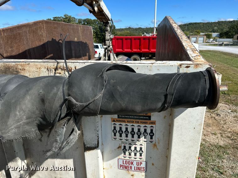 image for item OG9183 2003 International 4300  crane truck