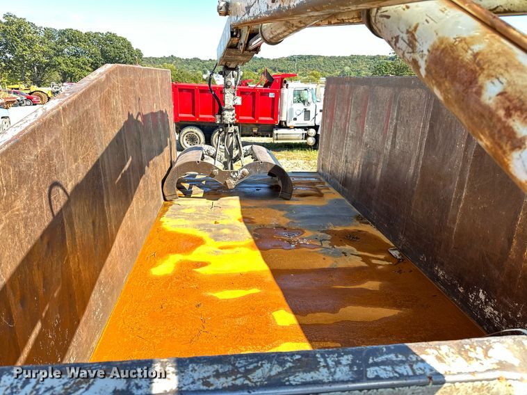 image for item OG9183 2003 International 4300  crane truck