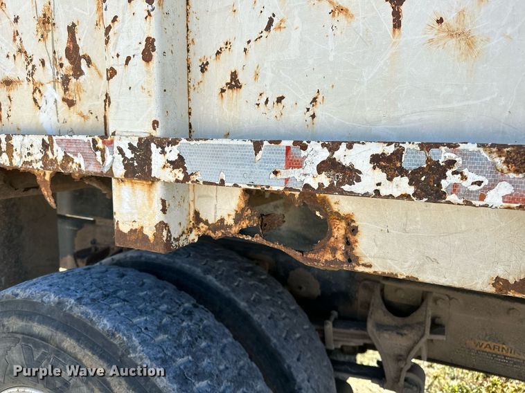 image for item OG9183 2003 International 4300  crane truck