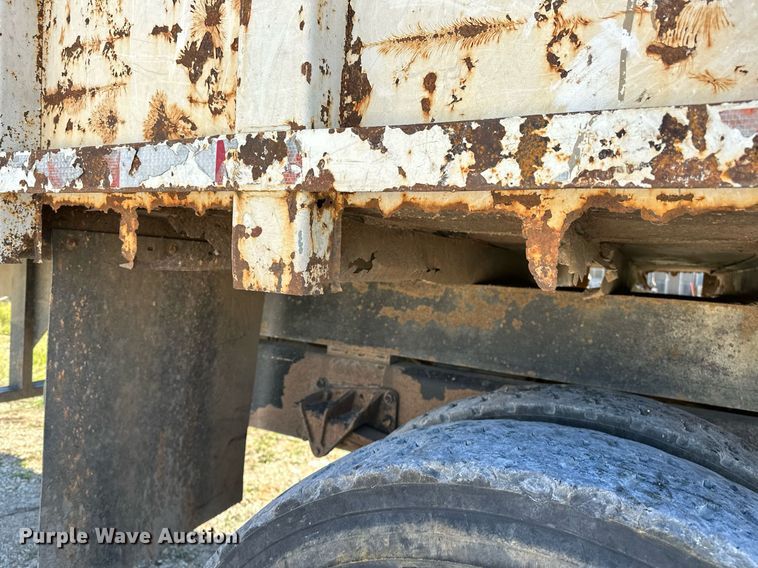 image for item OG9183 2003 International 4300  crane truck