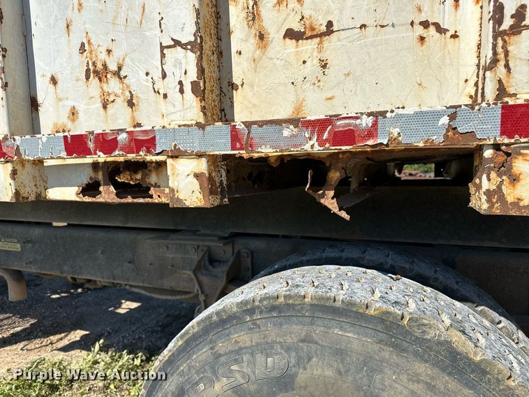 image for item OG9183 2003 International 4300  crane truck