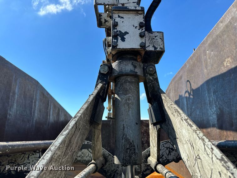 image for item OG9183 2003 International 4300  crane truck