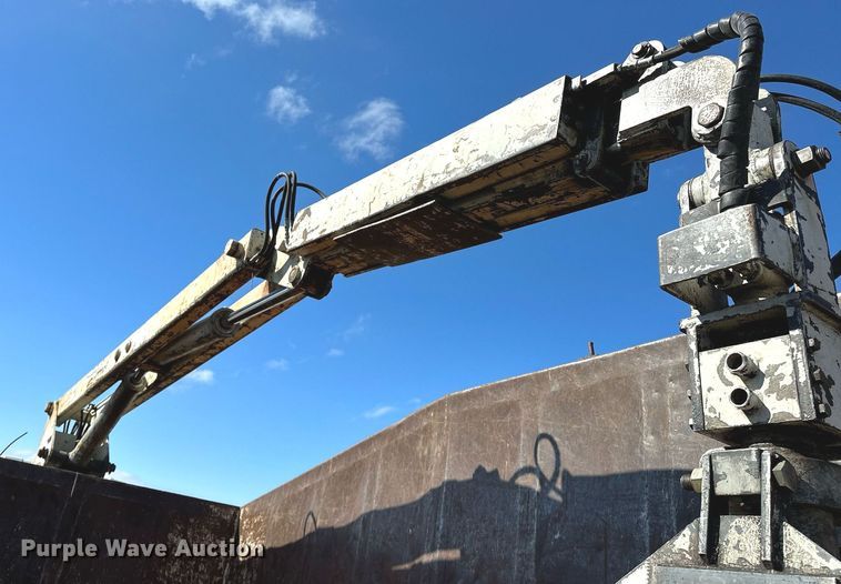 image for item OG9183 2003 International 4300  crane truck