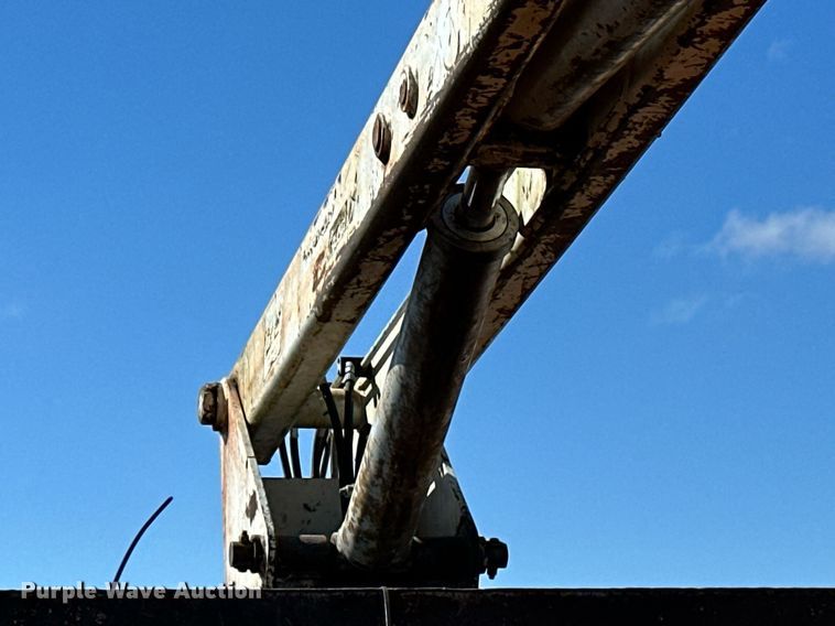 image for item OG9183 2003 International 4300  crane truck