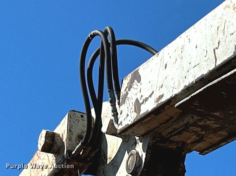 image for item OG9183 2003 International 4300  crane truck