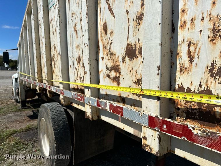 image for item OG9183 2003 International 4300  crane truck