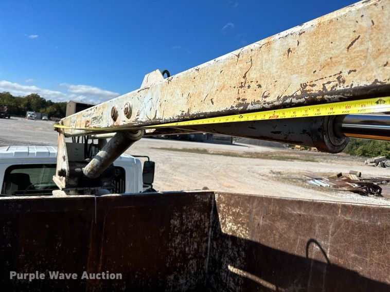 image for item OG9183 2003 International 4300  crane truck